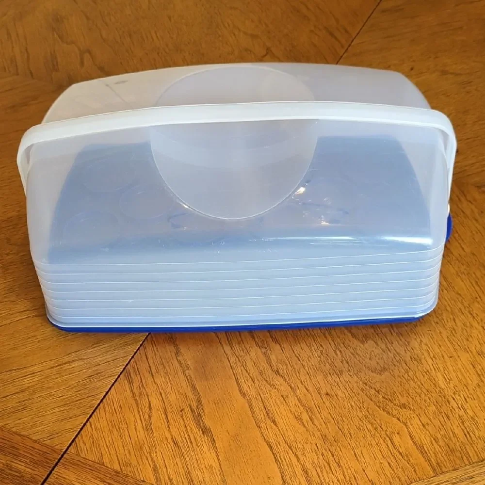 Tupperware Cake Taker And Cupcake Storage Container & Carrier